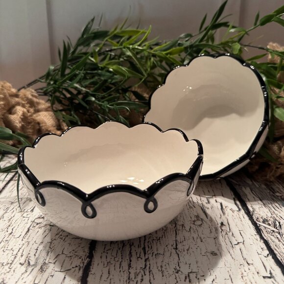 NWOT Set of 2 Decorative Bowls Scallop Edge Black White - Picture 1 of 5